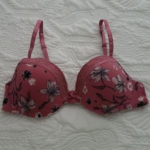 Jaclyn Smith 36B Bra